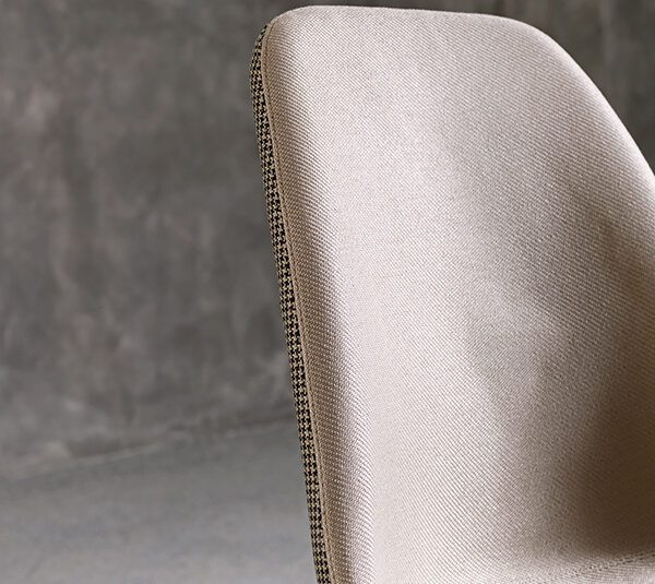 THE LILY DINING CHAIR