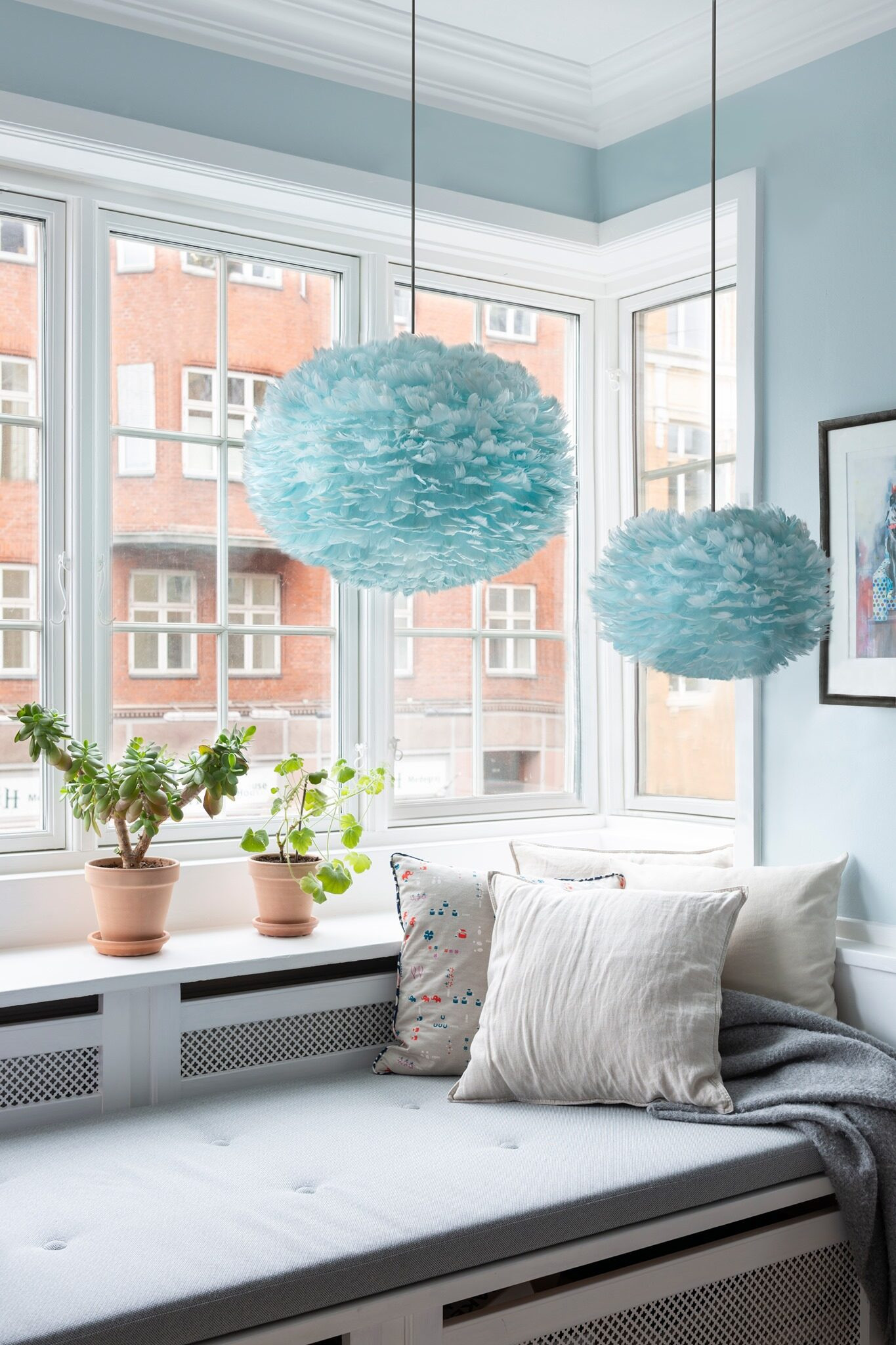 THE EOS CEILING LAMP