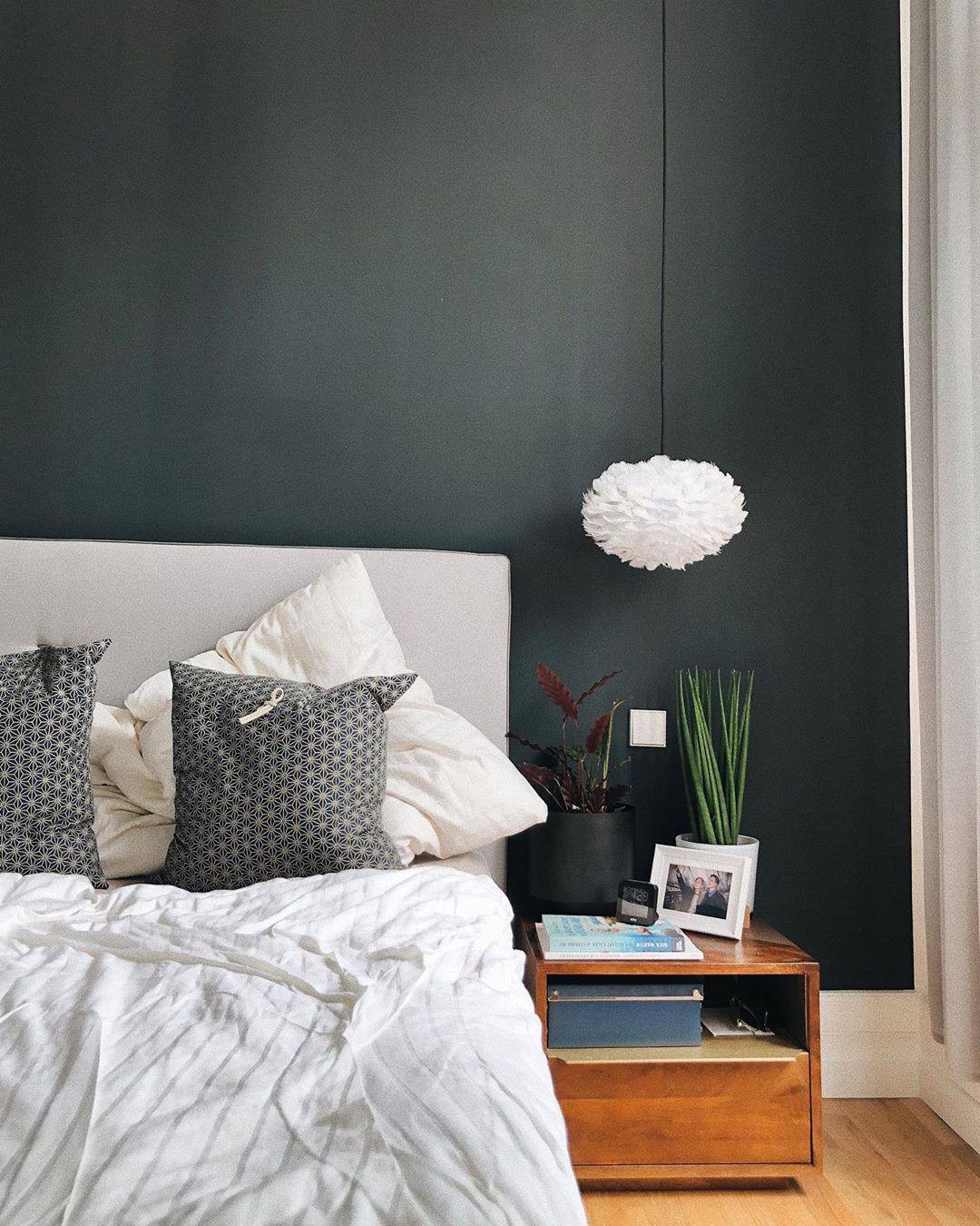 THE EOS CEILING LAMP