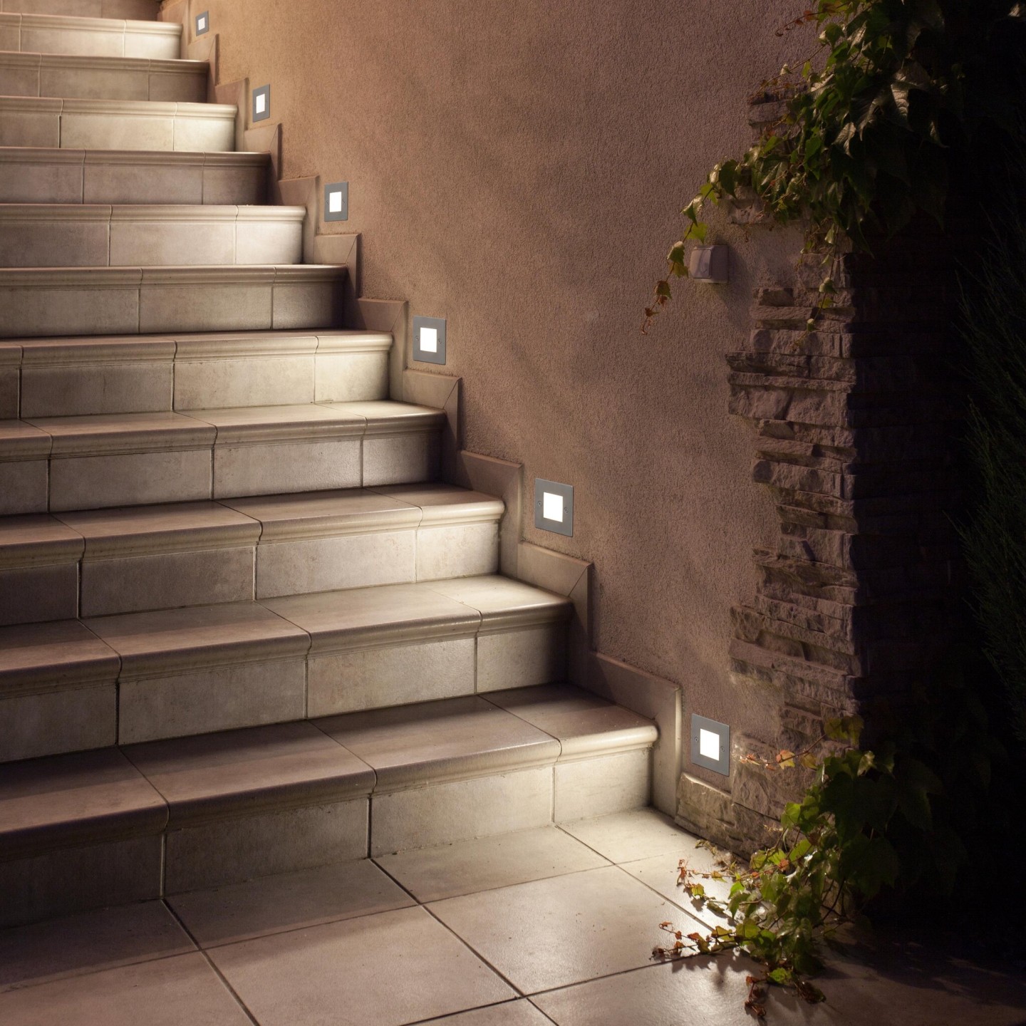 THE FROLL LED OUTDOOR LAMP