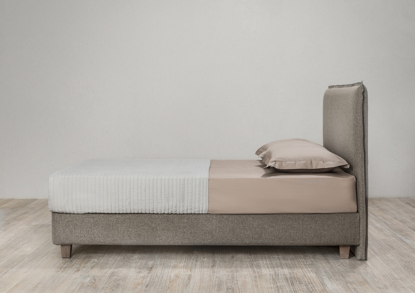 THE FUNKY BED by Elite Strom