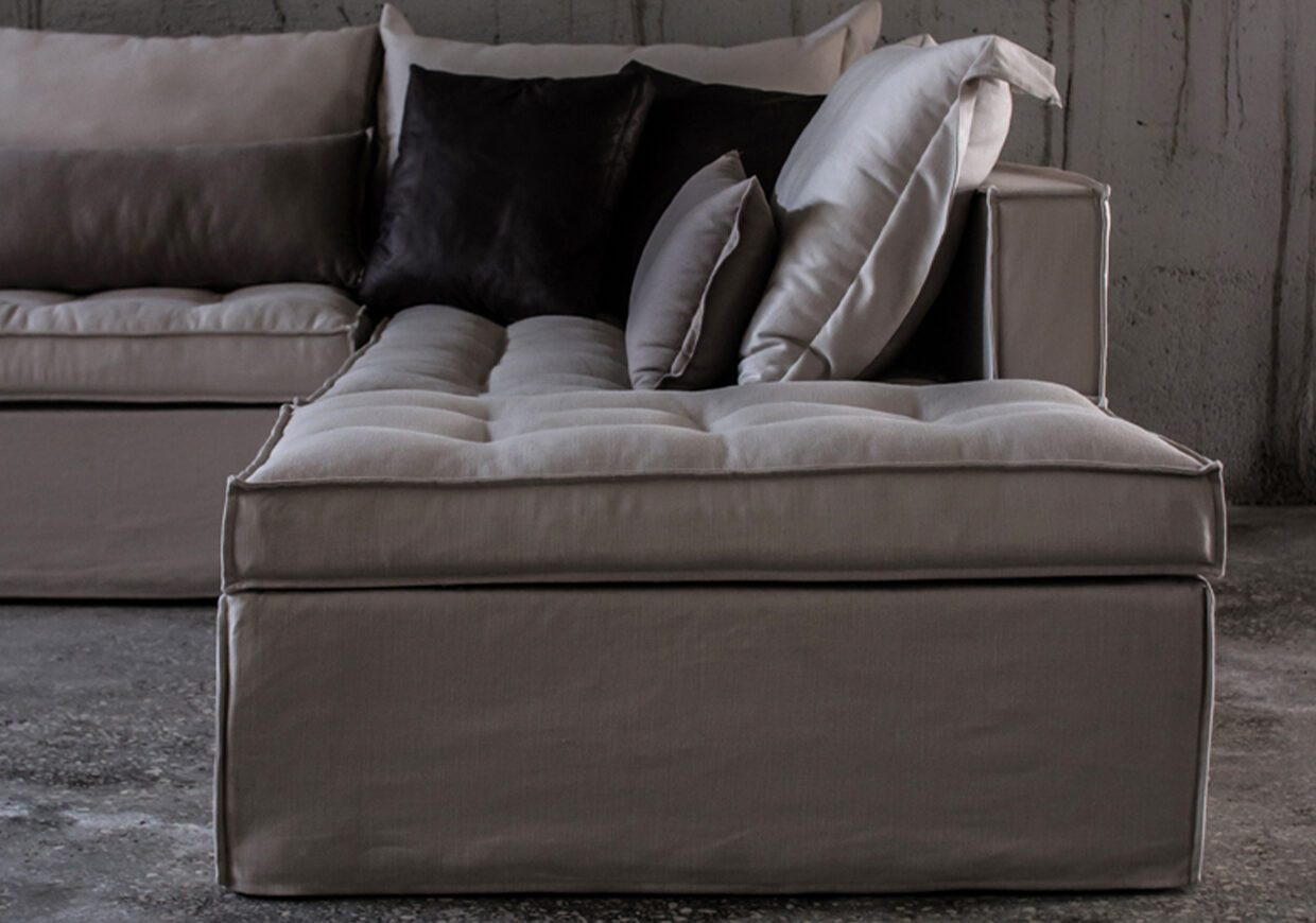 THE BUTTONS SOFA