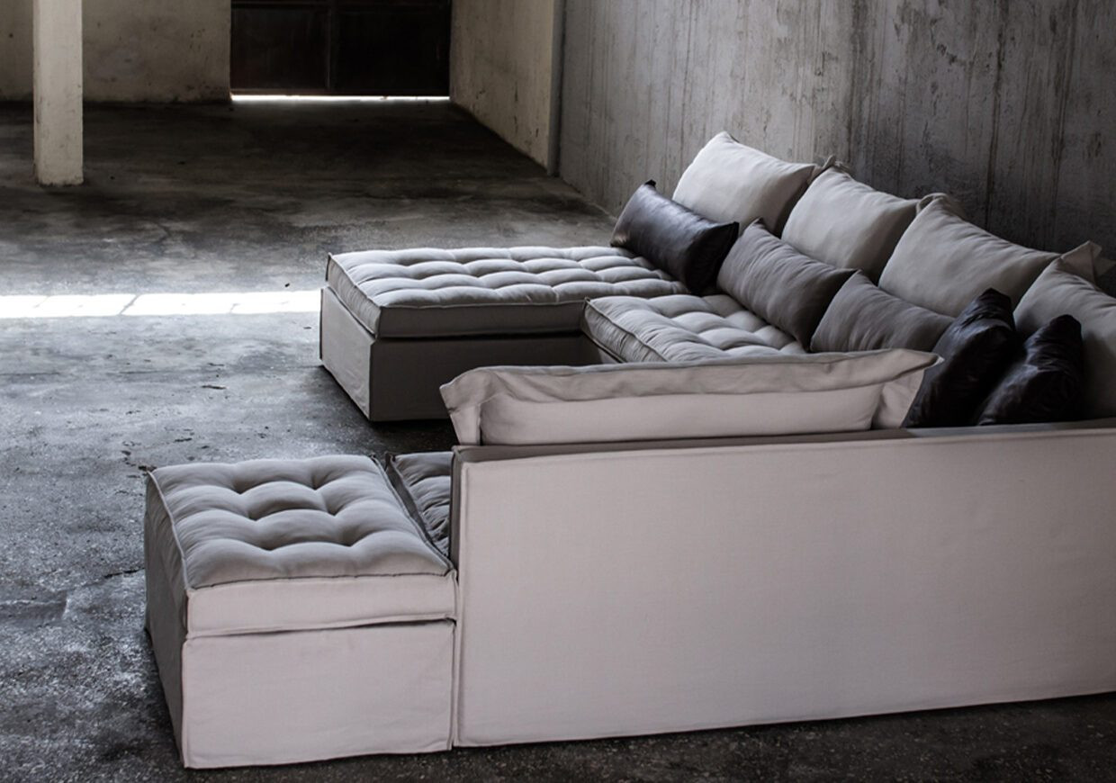 THE BUTTONS SOFA