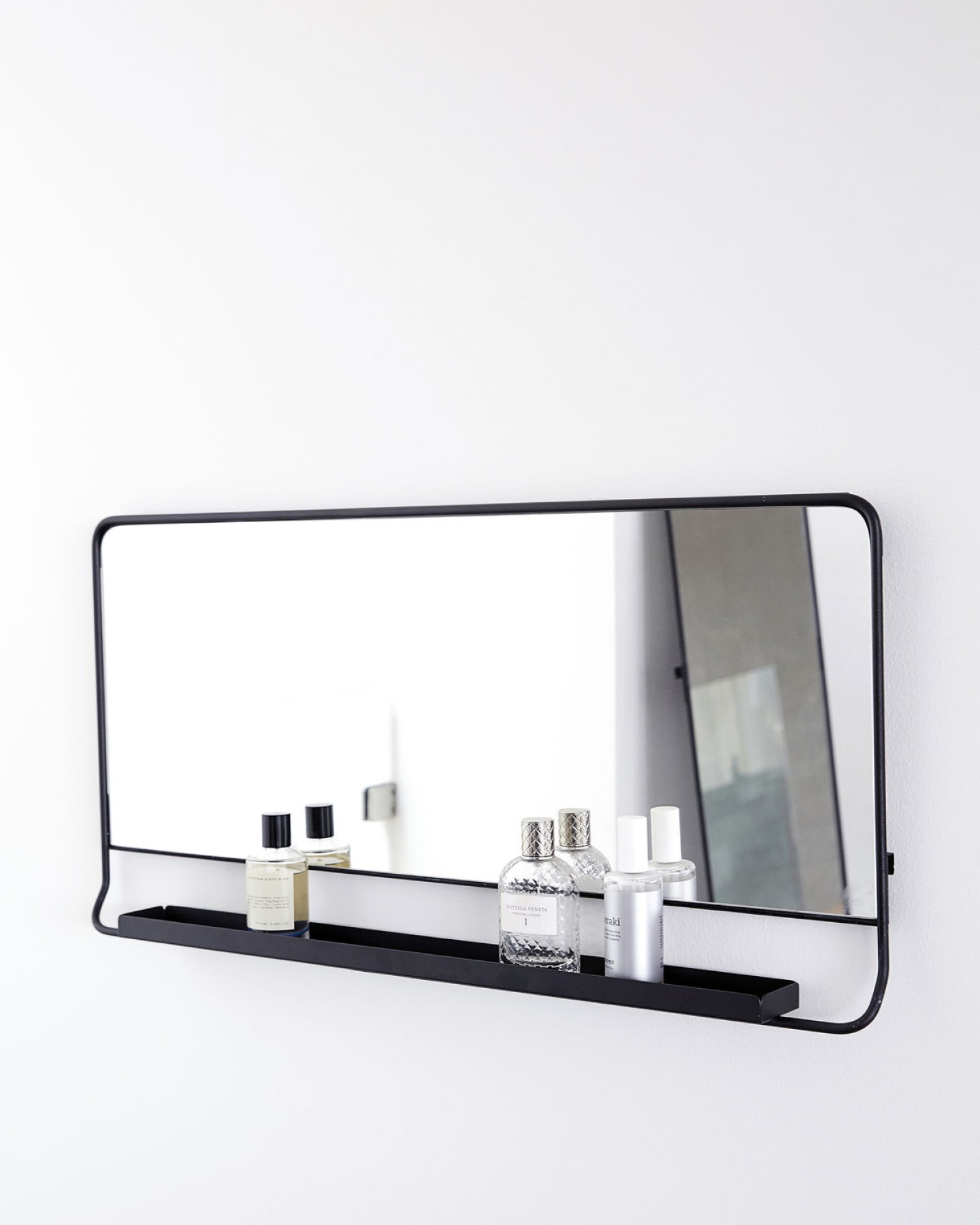 THE CHIC MIRROR WITH SHELF