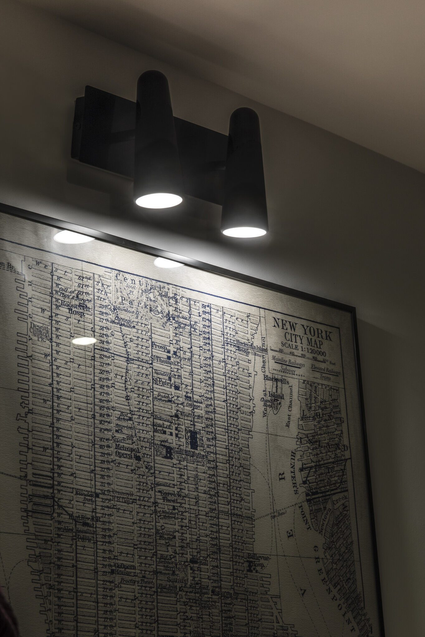 THE LAO WALL LIGHT