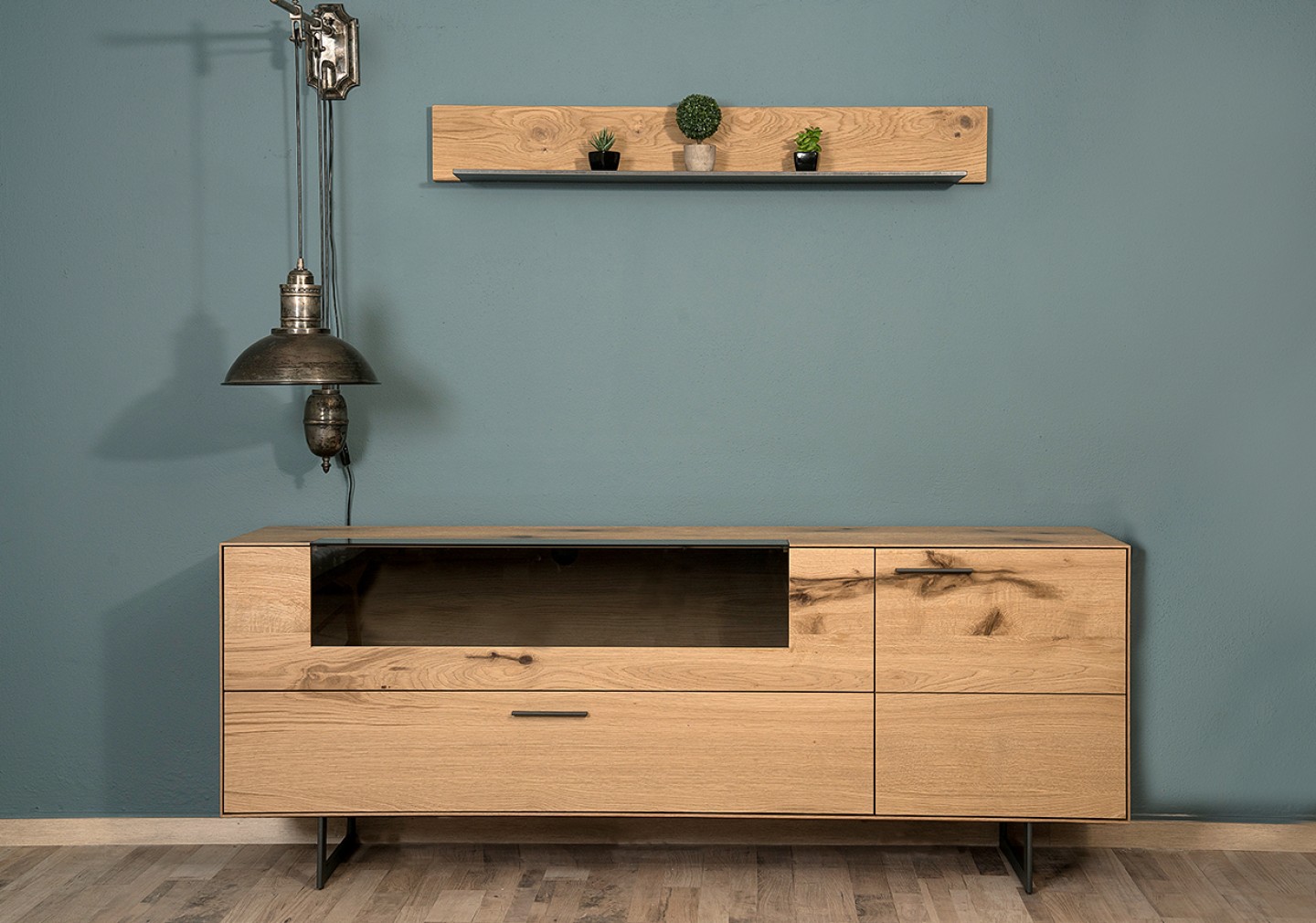 THE FREE WALL SIDEBOARD