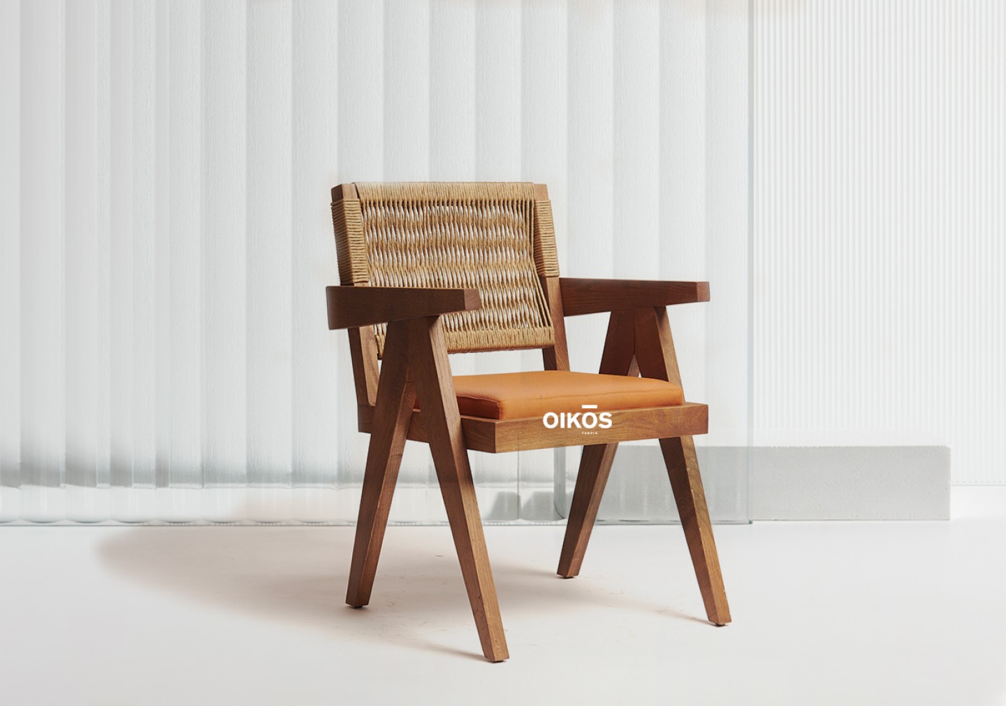 THE CARTER DINING CHAIR
