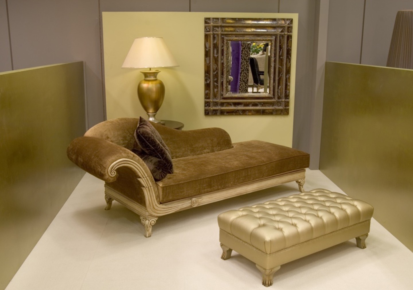 THE CLEOPATRA CLASSIC DAYBED