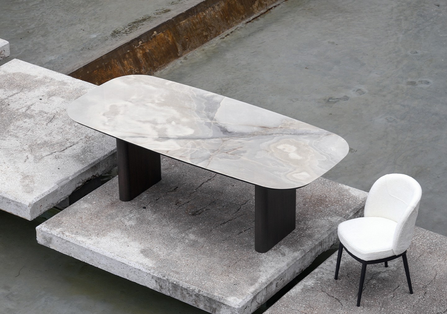 THE AMELIA DINING TABLE